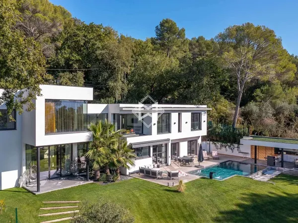 Maison 7 pièces 450 m²