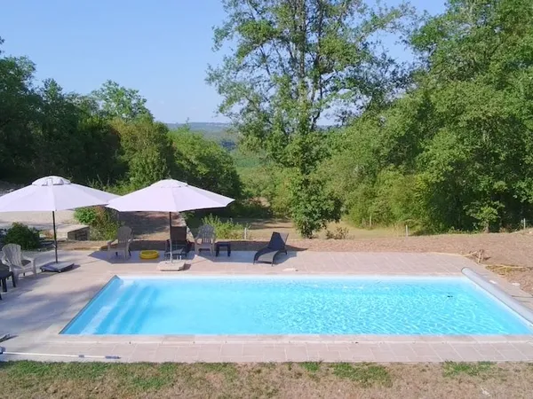 Maison en pierre avec piscine et 4,5 hectares près de Saint-Médard, dans un environnement exceptionn