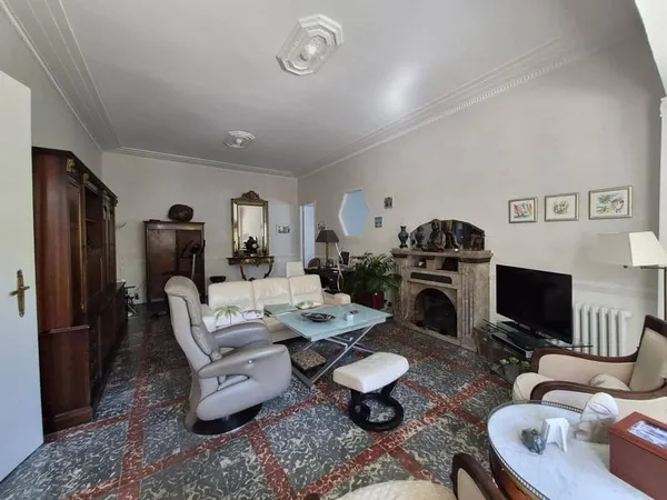 Maison 10 pièces 242 m²
