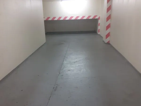 Location de box 2 place paris 75017