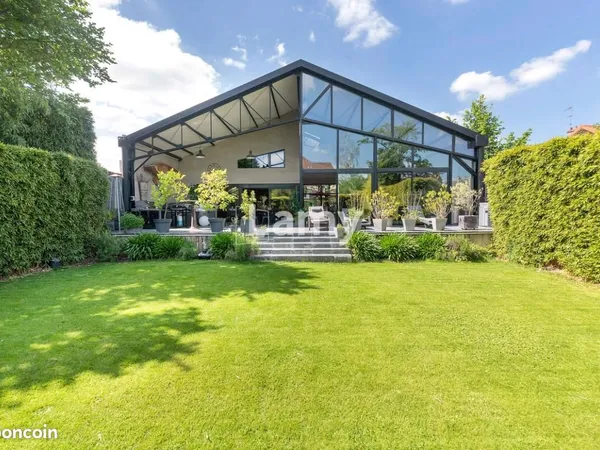 Maison 10 pièces 650 m²
