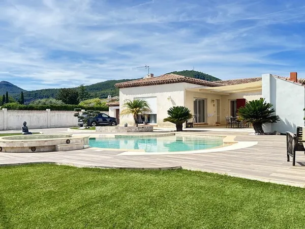 LA FARLÈDE ? Maison de plain-pied 120 m² avec piscine