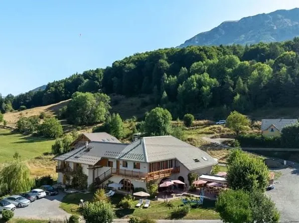 Référence : 6199-BAU - Maison de 450m² - Restaurant - Terrasse - Parking Privé -St Jean de Montclar