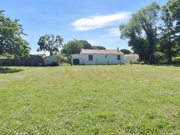 Terrain 653 m²