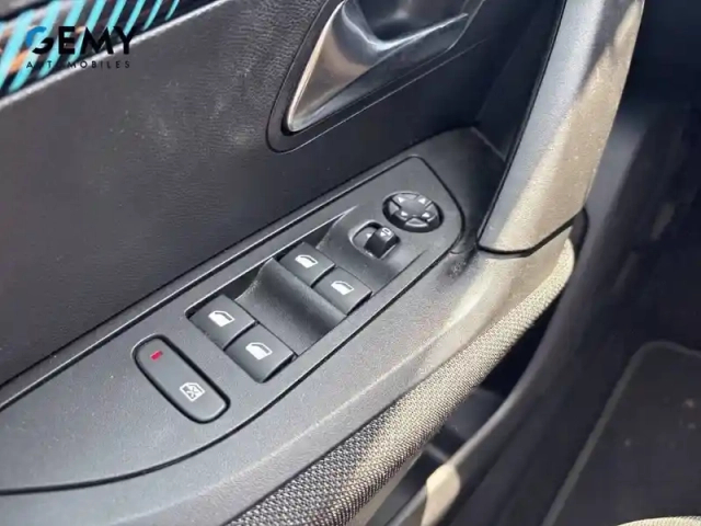 Peugeot 2008 puretech 100 s&amp;s bvm6 — photo 12