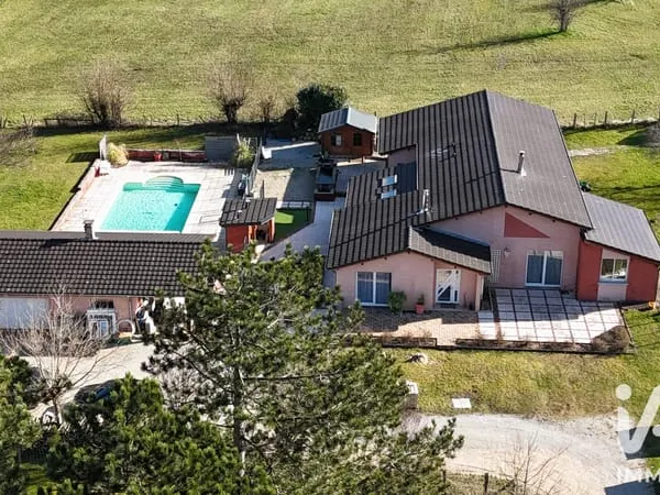 Maison 11 pièces 232 m²