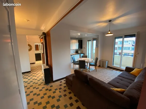 Bel appartement T5 avec terrasse - Marseille 5e / La Timone -- 650 par chambre