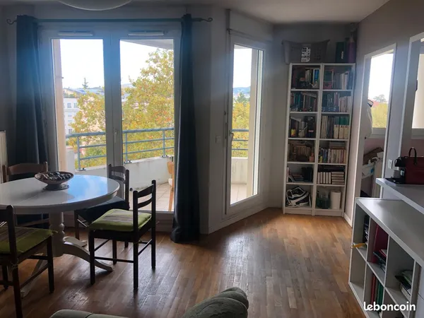 2 colocataires - 3 pièces - 59m2 - métro Cuire