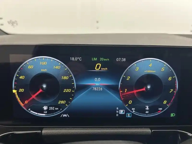 Mercedes Gla 200 7g-dct amg line 5p — photo 17