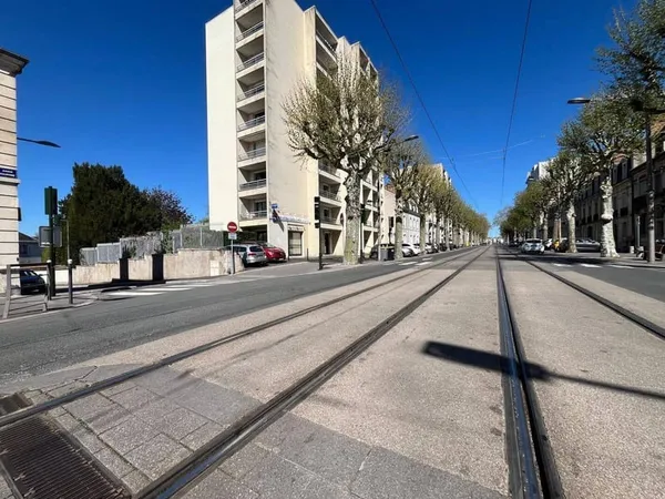 Local commercial 143 m²