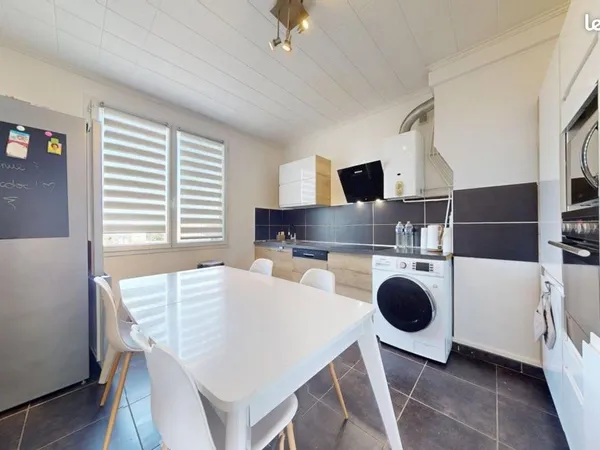 Chambre 5 pièces 85 m²