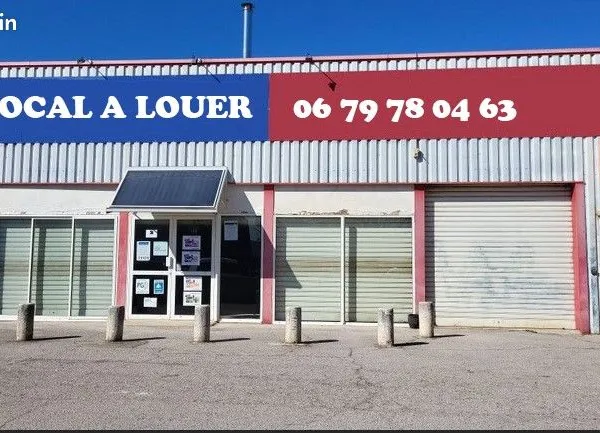 LOCAL COMMERCIAL 240M² à louer avec parking de 245m²
