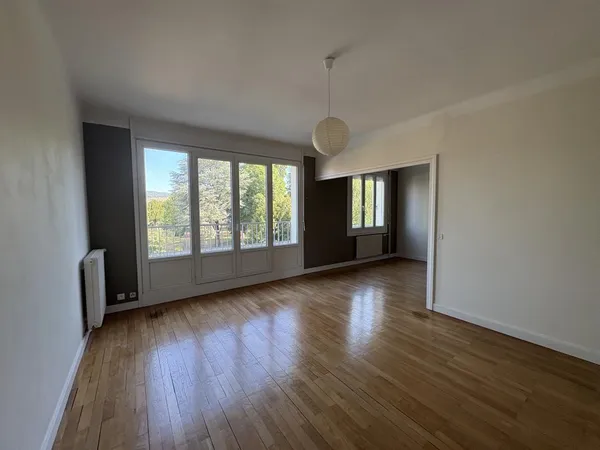 F3 110 AVENUE DE LA LIBERATION 69590 ST SYMPHORIEN SUR COISE