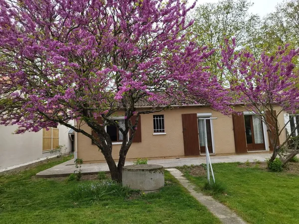 Maison T4 plein pied 90M2 type villa en ville terrain 542 M2