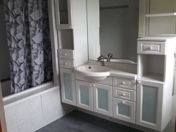 F3 APPARTEMENT 80 M2 (bien isole)