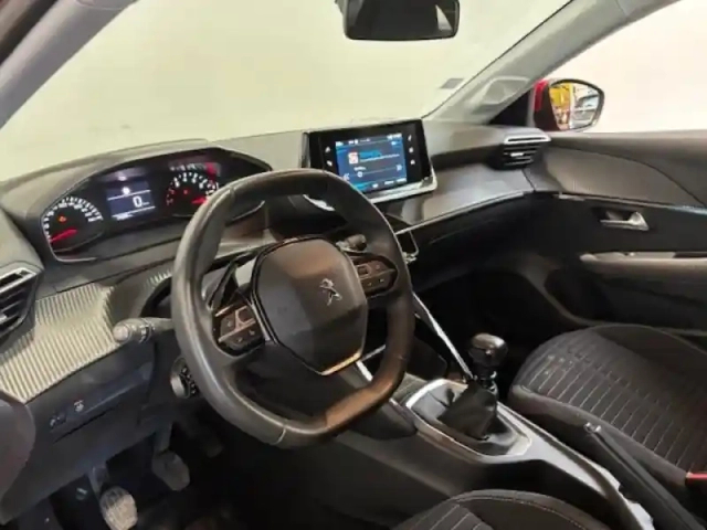Peugeot 208 1.2 100 style clim /carplay / régulateur — photo 9