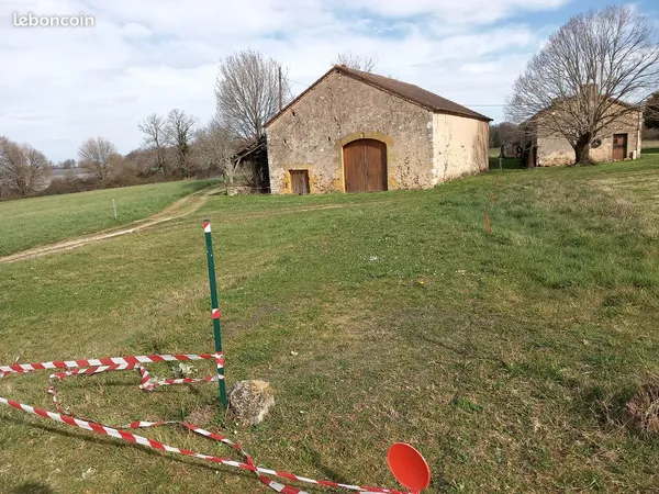 Grange en pierre et maison à rénover