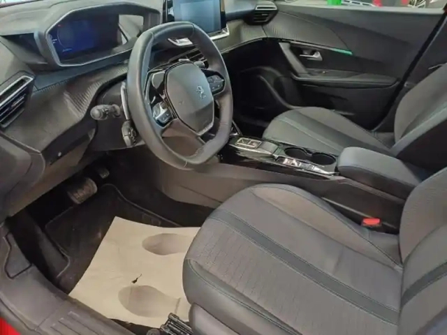 Peugeot 2008 1.2 puretech 130ch s&amp;s allure pack eat8 — photo 12
