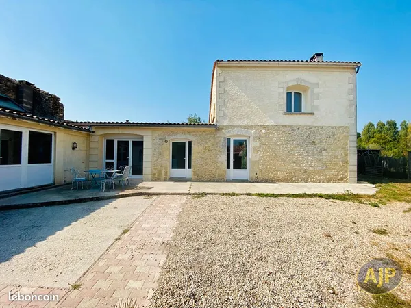 Maison 7 pièces 211 m²