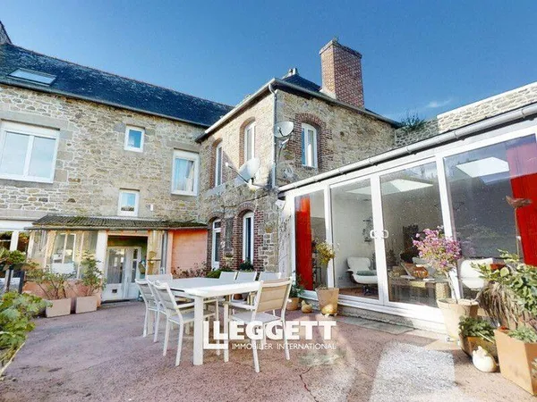 Studio 9 pièces 280 m²