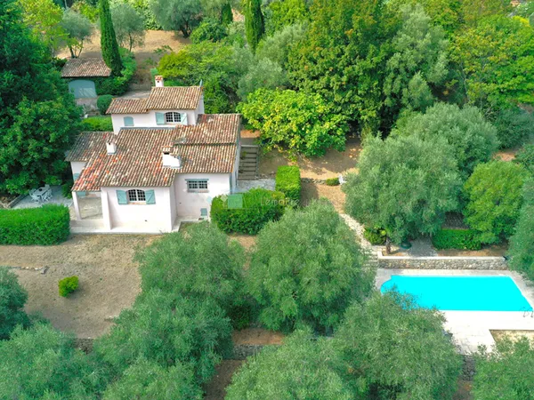Maison de caractère 150 m² avec piscine et oliveraie de 3015 m²