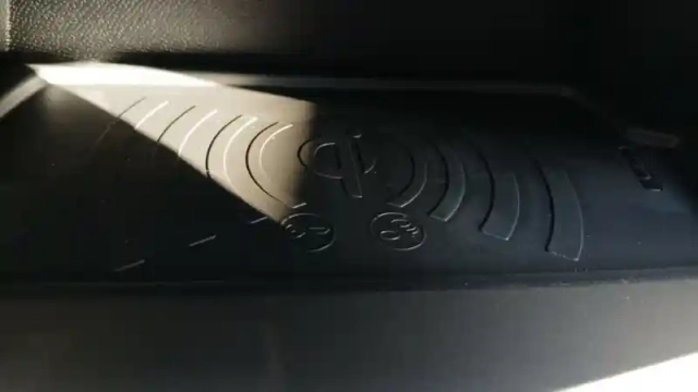 Peugeot 308 plug-in hybrid 195 ch e-dcs7 — photo 19