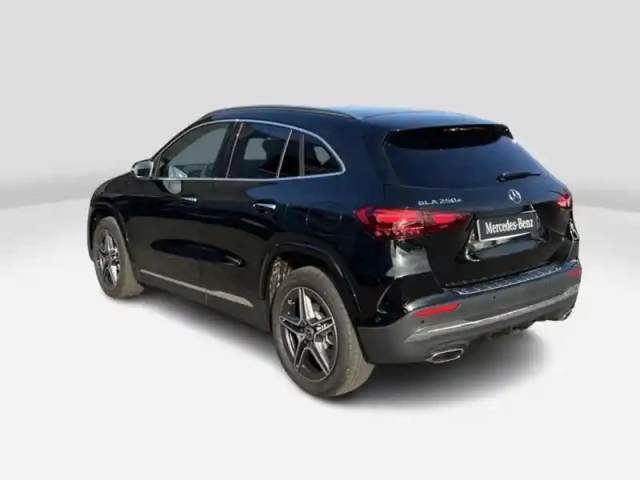 Mercedes Gla 250 e hybrid eq amg line — photo 4