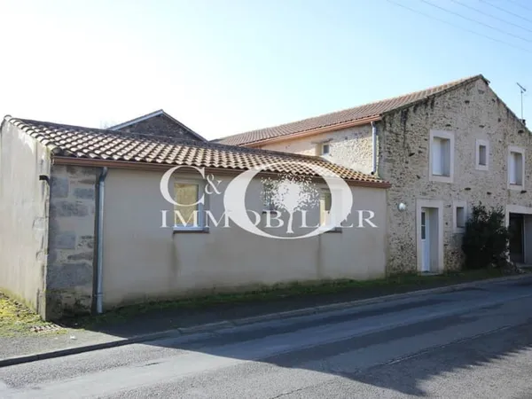 Maison 2 chambres rénovée avec terrasse et grand garage
