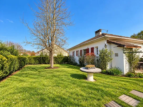 Maison de plain-pied à rénover 72 m2 sur 1 100 m2 de terra