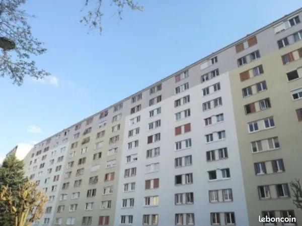 Appartement F2 - 60 m² - e étage - 700 charges comprises (eau, électricité, chauffage)