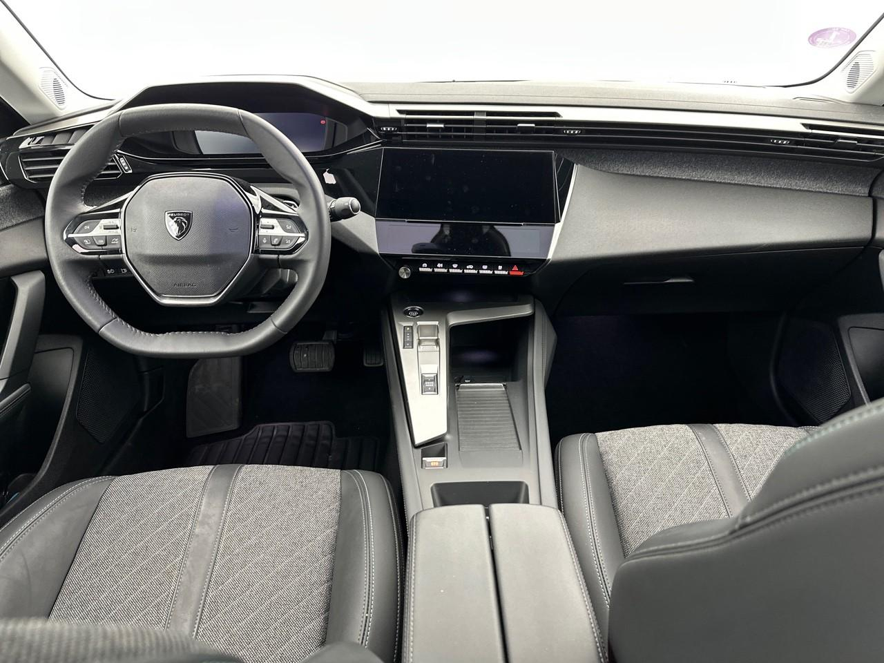 Peugeot 408 phev 180 e-eat8 allure pack — photo 11
