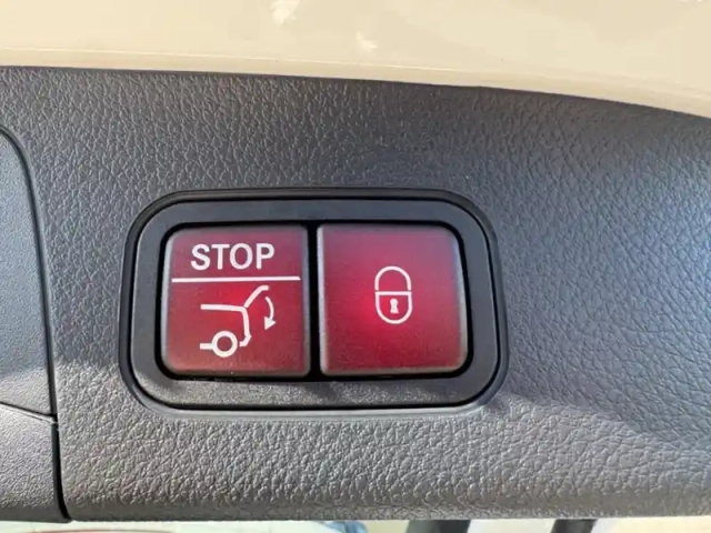 Mercedes Gla 250 e hybrid eq amg line — photo 12