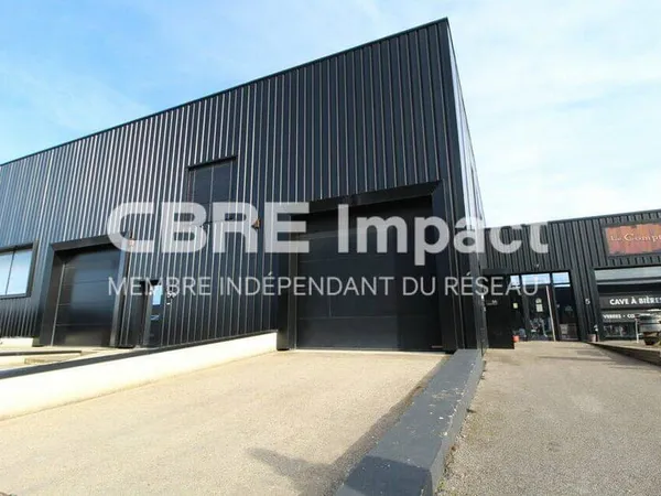Local d'activité 258 m²