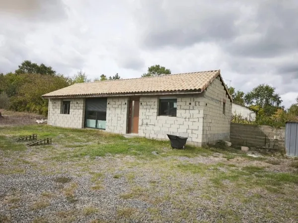 MAISON HORS D'EAU/ HORS D'AIR + BEAU POTENTIEL D'AMMENAGEMENT