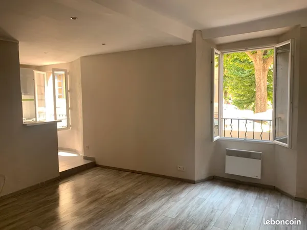 👉 « T4 62 m² + pièce 8 m² - Plein sud - Centre village - Très bon état »
