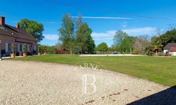 SOLOGNE - Belle longère typique et ses dépendances