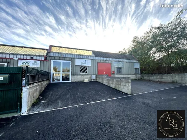Local 120 m² Dourdan