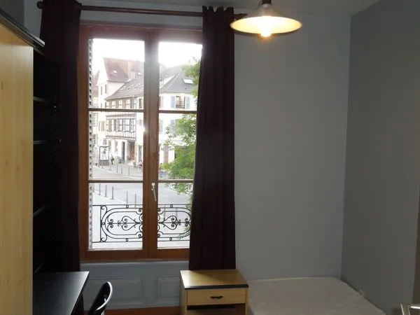STRASBOURG centre Place de Zurich CHAMBRE MEUBLE