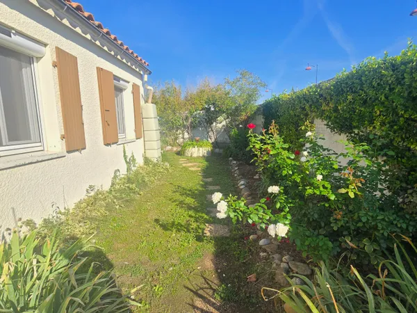 St Victoret, Maison plain-pied 5 pièces d'environ 109 m2 sur une parcelle de 390 m² avec garage