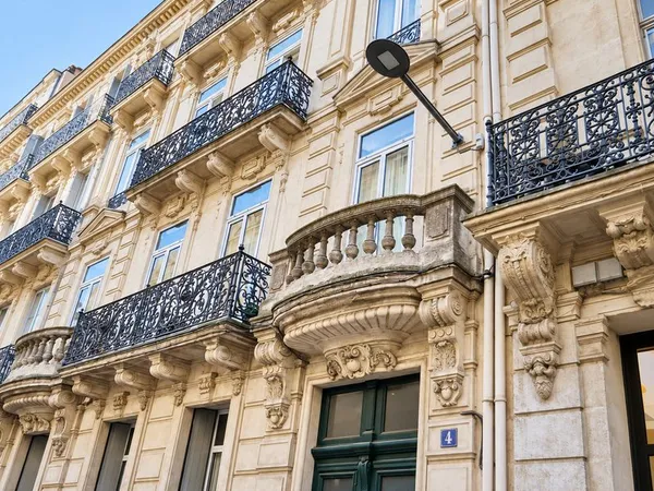 Montpellier centre - t2 de charme - dernier étage - 129 000
