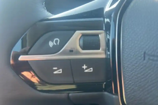 Peugeot 208 100 s&amp;s bvm6 — photo 11