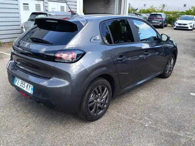 Peugeot 208 puretech 100 s&amp;s bvm6 — photo 8