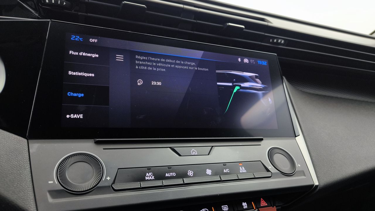 Peugeot 308 SW PHEV 180 e-EAT8 — photo 23