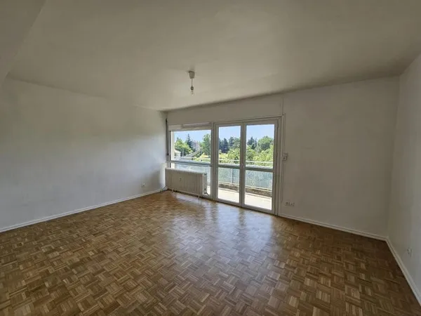 MONTBRISON - APPARTEMENT F4 AVEC BALCON