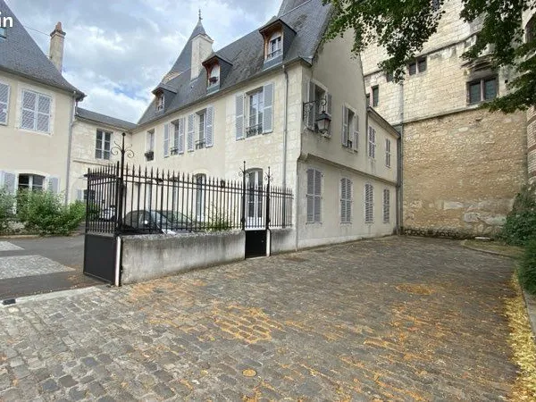 2 pièces + terrasse au coeur du Bourges historique, adossé au Palais Jacques Coeur