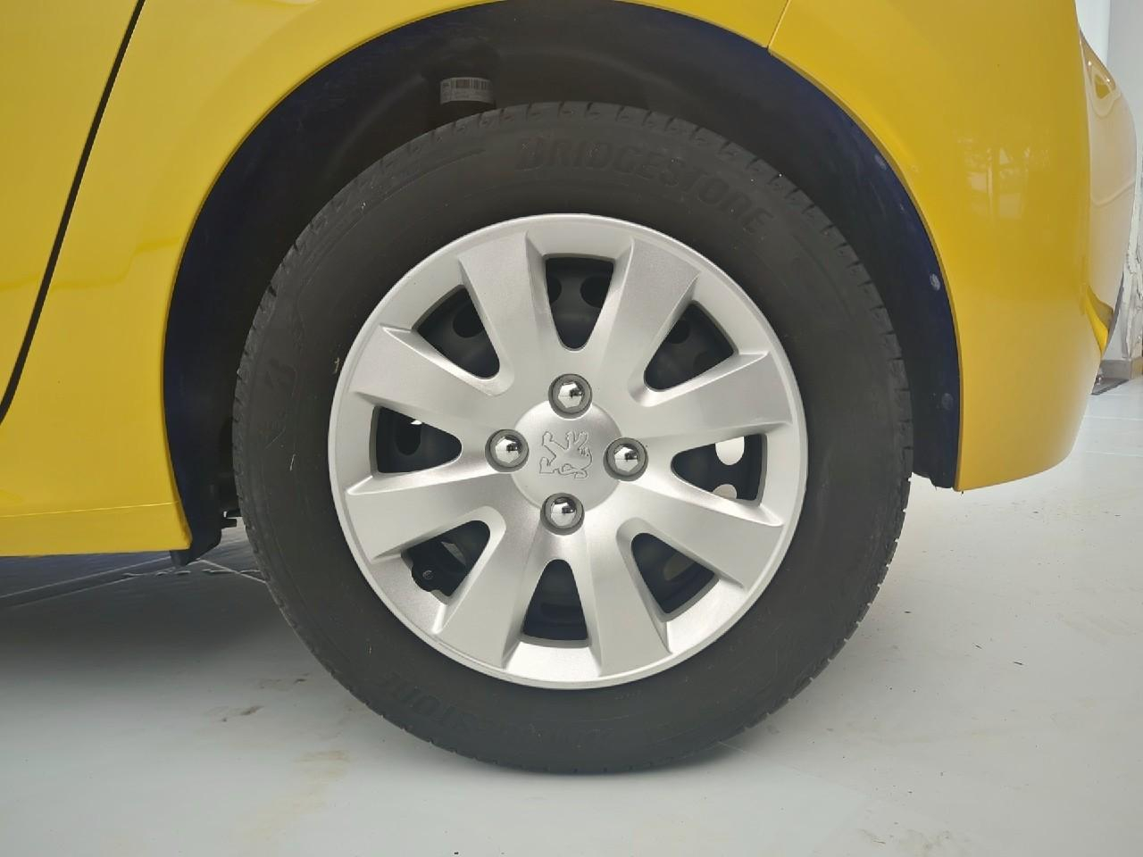 Peugeot 208 puretech 75 s&s bvm5 like — photo 11