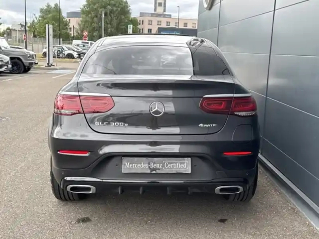Mercedes Glc 300e 4matic coupé amg line — photo 4