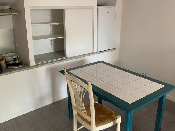 Studi Meublé avec Balcon à La Madeleine