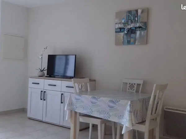 Studio 31m² coté cour, sécurisé avec parking privatif et terrasse