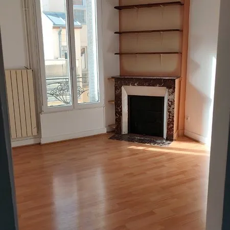 Duplex t3 de 80 m2 à côté de métro